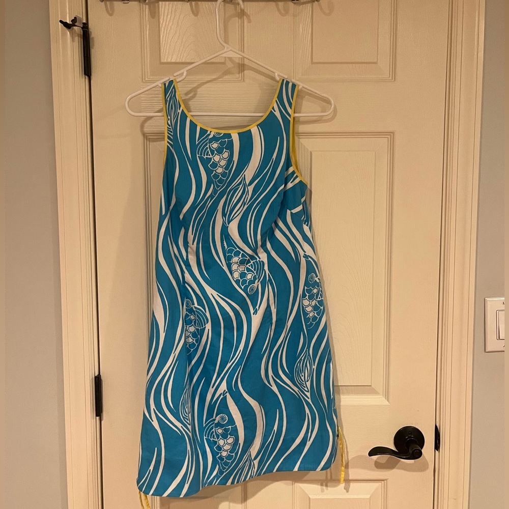 Blue Lilly Pulitzer dress size 4. Cute zipper back with yellow accents.